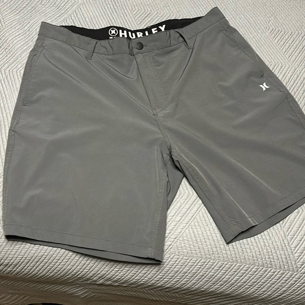 Men’s shorts. Hurley. Gray. Like new. Sz 40